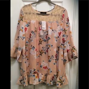 Spring Floral Tunic! NWT